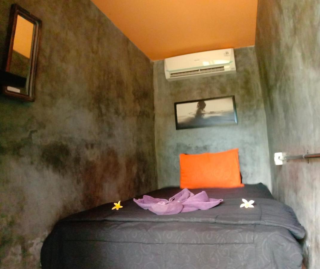 Keramas Surf Hostel エクステリア 写真